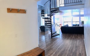 Entryway - Kirkland Lake House - Private Dock on Lake Washington near downtown bellevue! (Kirkland)