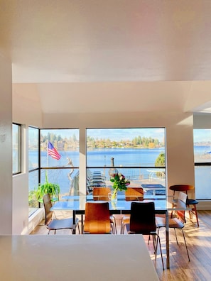 Dining - Kirkland Lake House - Private Dock on Lake Washington near downtown bellevue! (Kirkland)