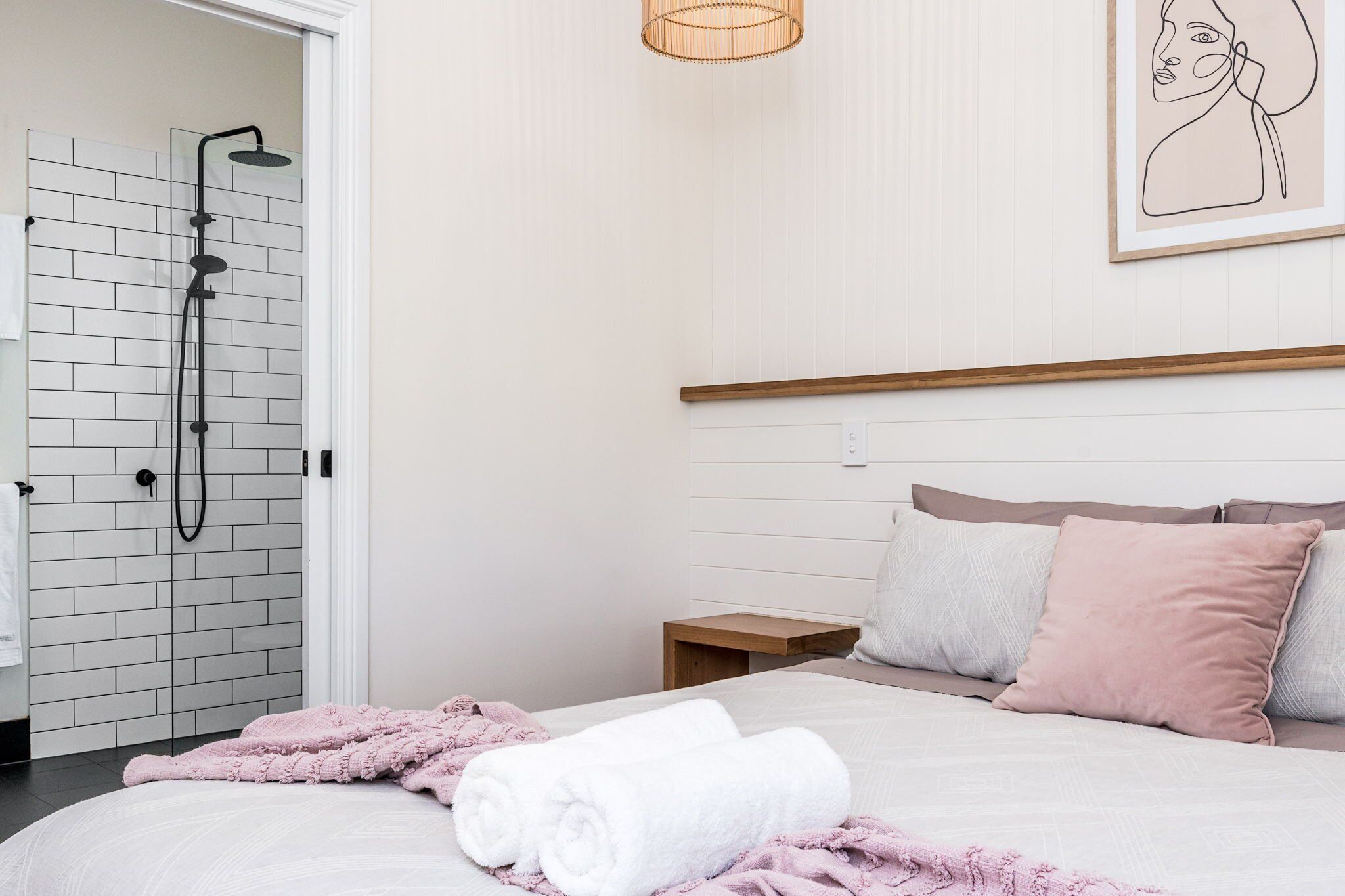 2 bedrooms, iron/ironing board, bed sheets