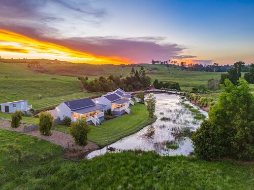 Forget Me Not Farm Cottages - Iris
2 Bedrooms, verandah  views of the farm