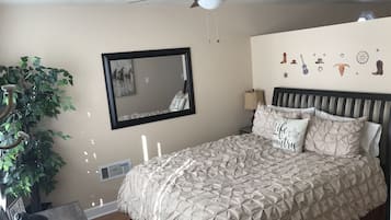 1 bedroom, in-room safe, iron/ironing board, free WiFi