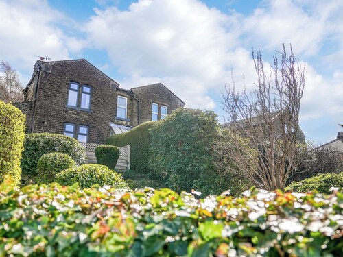 2 bedroom accommodation in Haworth