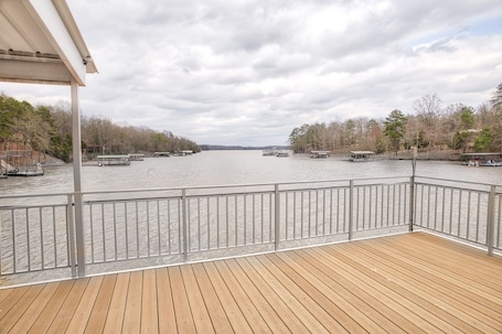 Terrace/patio. The Cheda Hideaway - The Best Summer Fun on Hartwell!