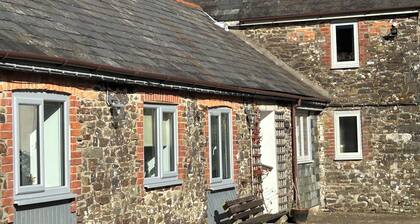 Linhay, character 1 bed 19th century cottage, peaceful location