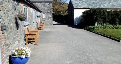 Linhay, character 1 bed 19th century cottage, peaceful location