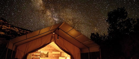 屋外ダイニングエリア