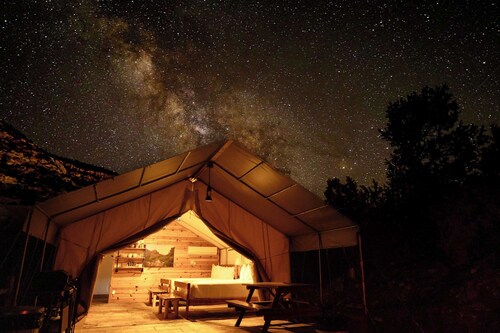 Glamping Tent Near Zion w/ AC & Private Bathroom