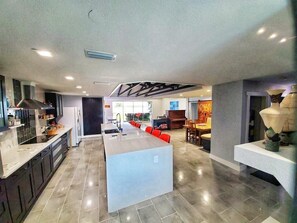 Fridge, microwave, oven, stovetop - Lakefront Luxury pool 3100sq ft on lake. (Orlando)