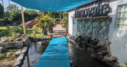 Lakefront Luxury pool 3100sq ft on lake.