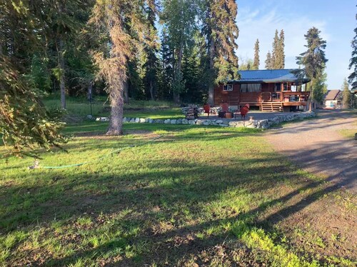 Private Alaskan Cabin on 1 Acre, pet friendly