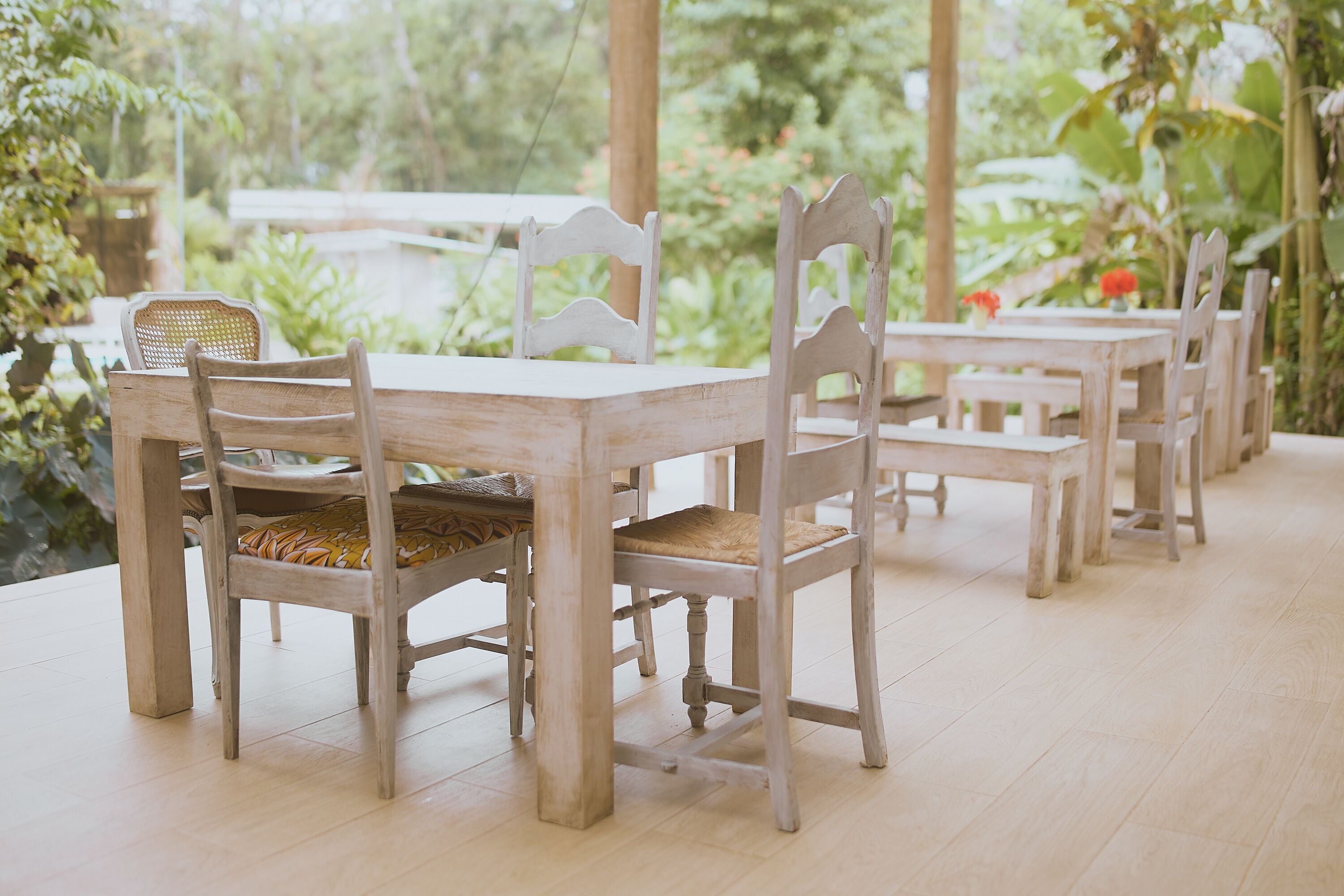 Breakfast and dinner served