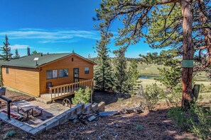 Terrace/patio - Romantic Private Cabin with Views, Wifi, Large Patio, Fireplace, Modern updates! (Jefferson)