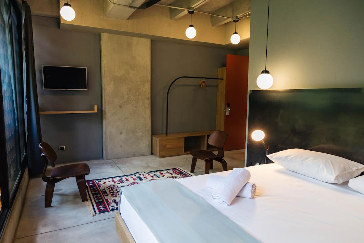 เบสิกสตูดิโอ | ผ้าม่านกันแสง, Wi-Fi ฟรี, ผ้าปูที่นอน