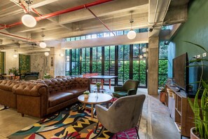 Living area - Viajero Hostel Medellin (Medellín)