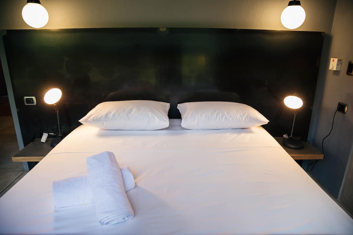 เบสิกสตูดิโอ | ผ้าม่านกันแสง, Wi-Fi ฟรี, ผ้าปูที่นอน