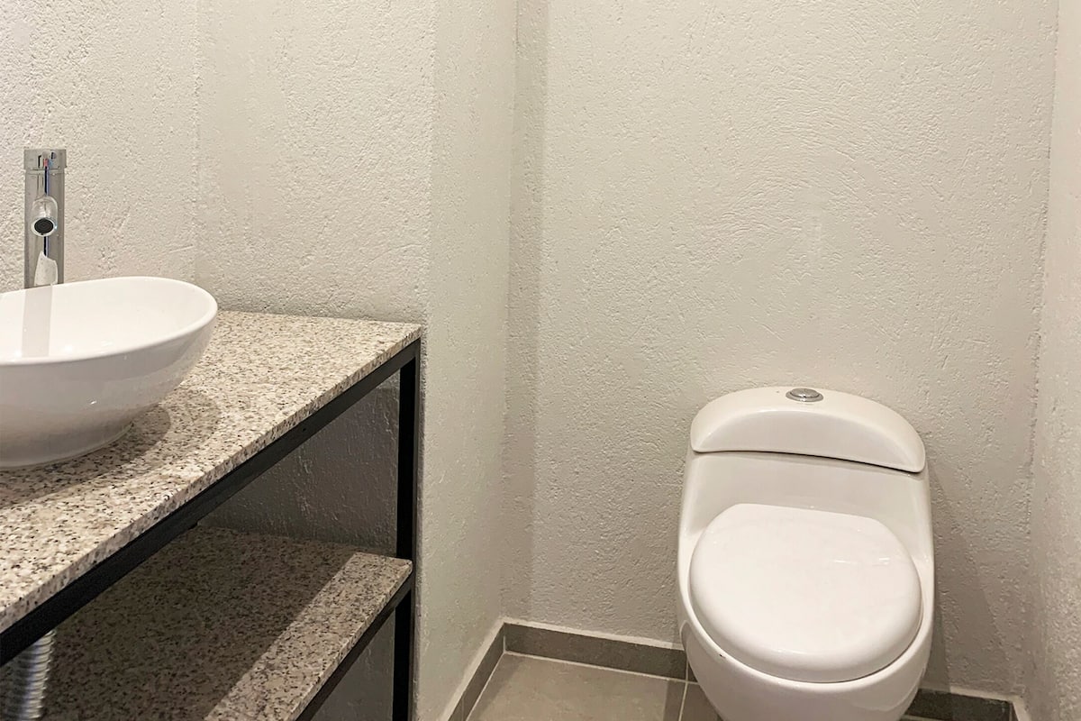 ฝักบัว, เรนชาวเวอร์, ผ้าเช็ดตัว, สบู่