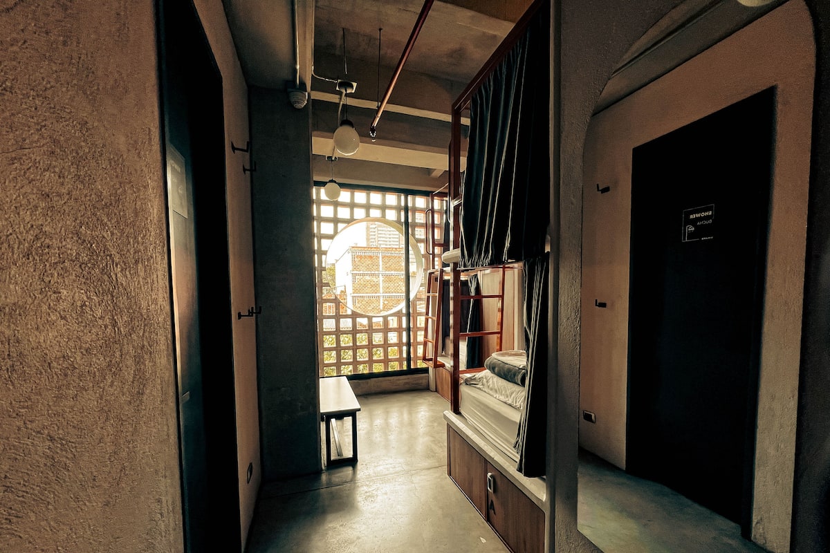 ห้องพักรวม, หอพักรวม (4 Beds) | ผ้าม่านกันแสง, Wi-Fi ฟรี, ผ้าปูที่นอน