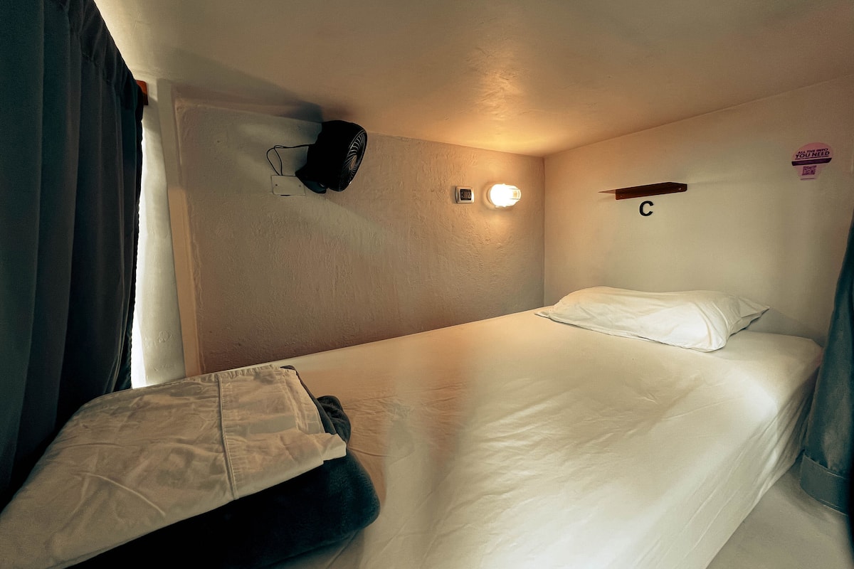 ห้องพักรวม, หอพักรวม (4 Beds) | ผ้าม่านกันแสง, Wi-Fi ฟรี, ผ้าปูที่นอน