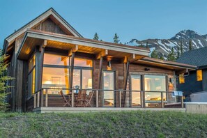 Exterior - Luxury Home Moonlight Basin, Excellent Ski Access (Big Sky)