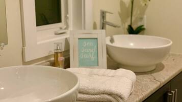 Baignoire, sĂšche-cheveux