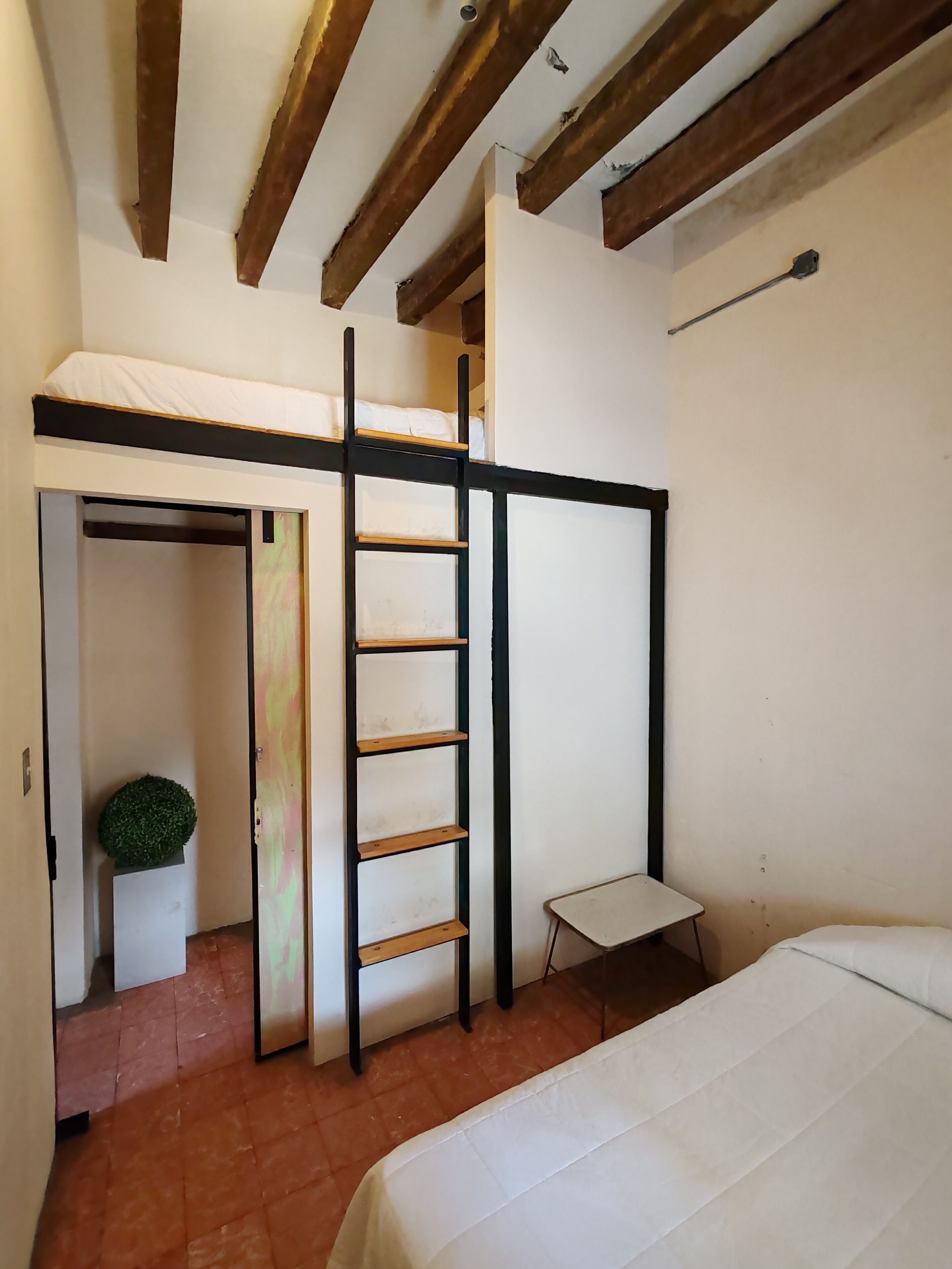 Iron/ironing board, free WiFi