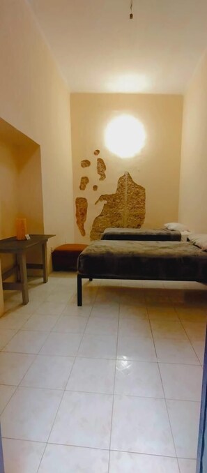 H 203 - 2 CAMAS INDIVIDUALES, BAÑO AFUERA | Tabla de planchar con plancha y wifi gratis