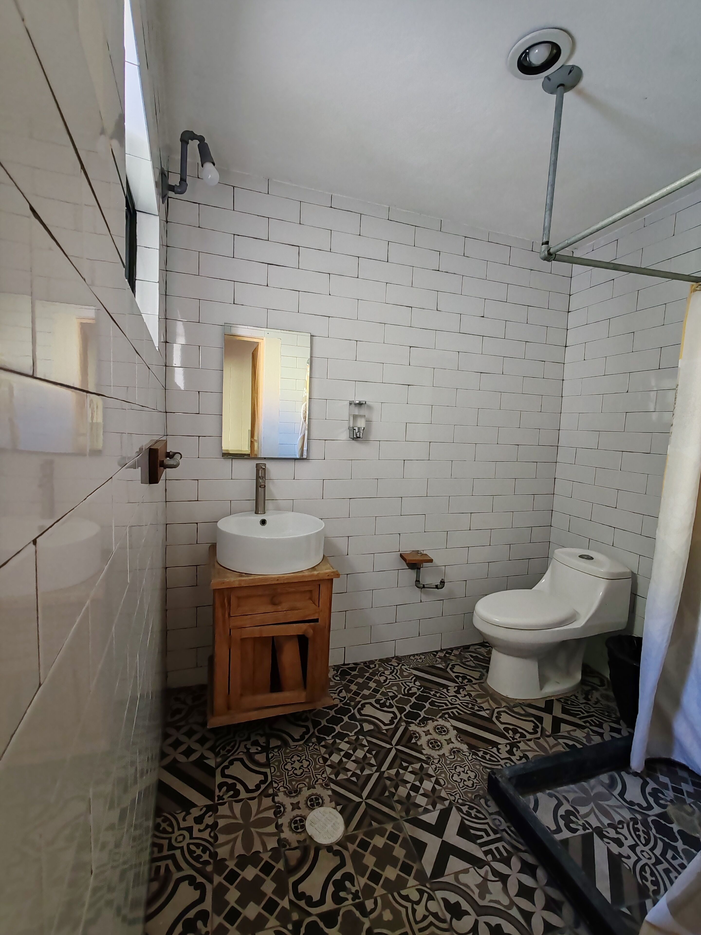 PRIVADA 2 | Bathroom | Shower, hair dryer, towels, soap