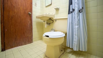 Family Room, Multiple Beds | Bathroom | Shower, free toiletries, towels