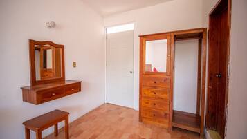 Habitación familiar, varias camas | Wifi gratis y ropa de cama