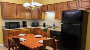 Fridge, dishwasher, coffee/tea maker, toaster