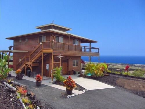 Milolii Whale House with Spectacular Ocean View!