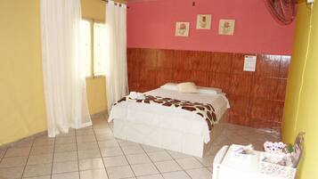 Quarto executivo | Frigobar, escrivaninha, Wi-Fi de cortesia, roupa de cama