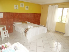 Quarto executivo | Frigobar, escrivaninha, Wi-Fi de cortesia, roupa de cama