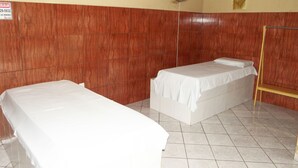 A room with two single beds, a fan, and a wall-mounted picture. - Hotel Bonança (Samambaia)