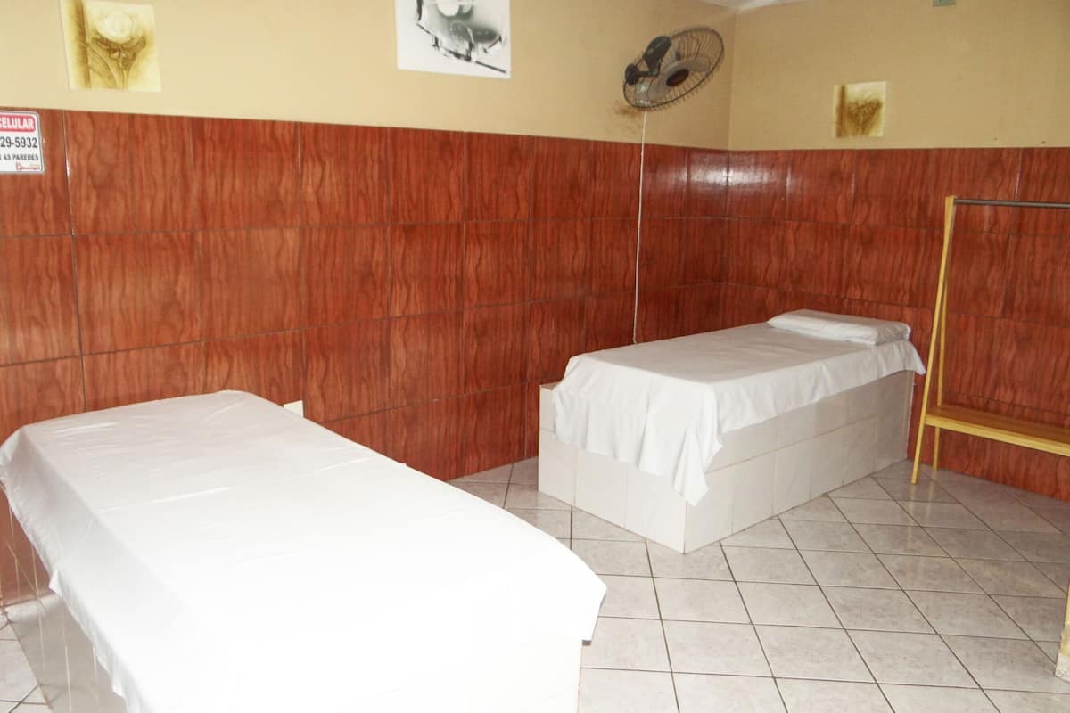 Traditional Twin Room, 2 Twin Beds | Minibar, desk, WiFi (free), bed sheets