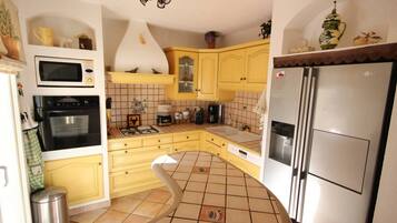 Réfrigérateur, micro-ondes, four, lave-vaisselle