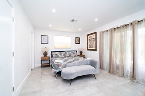 3 chambres, fer et planche à repasser, lit parapluie, Wi-Fi gratuit