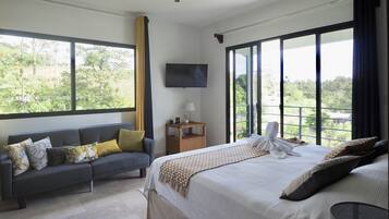 Kamar Double Comfort, 1 Tempat Tidur King, Bebas Asap Rokok, dapur kecil | Seprai premium, ruang kerja ramah laptop, dan tirai kedap cahaya