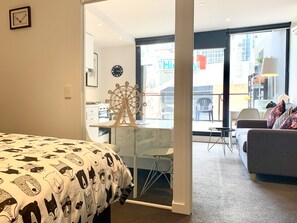 1 bedroom, premium bedding, in-room safe, individually decorated - ReadySet Apartments on Little Collins (Melbourne)