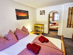 2 Schlafzimmer, Reisekinderbett, kostenloses WLAN