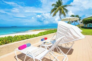 Terrace/patio - Oceanfront 2 BR & Pool - Cocoplum #8 on 7 Mile (George Town)
