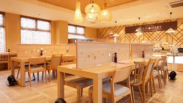 Daily buffet breakfast (JPY 1400 per person)