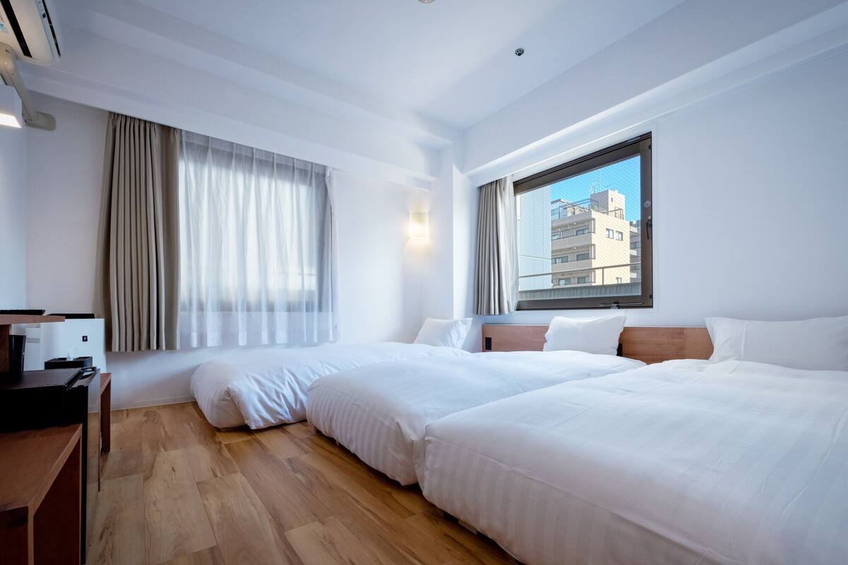 基本三人房 (Cozy) | 客房內保險箱、遮光布/窗簾、免費無線上網、床單