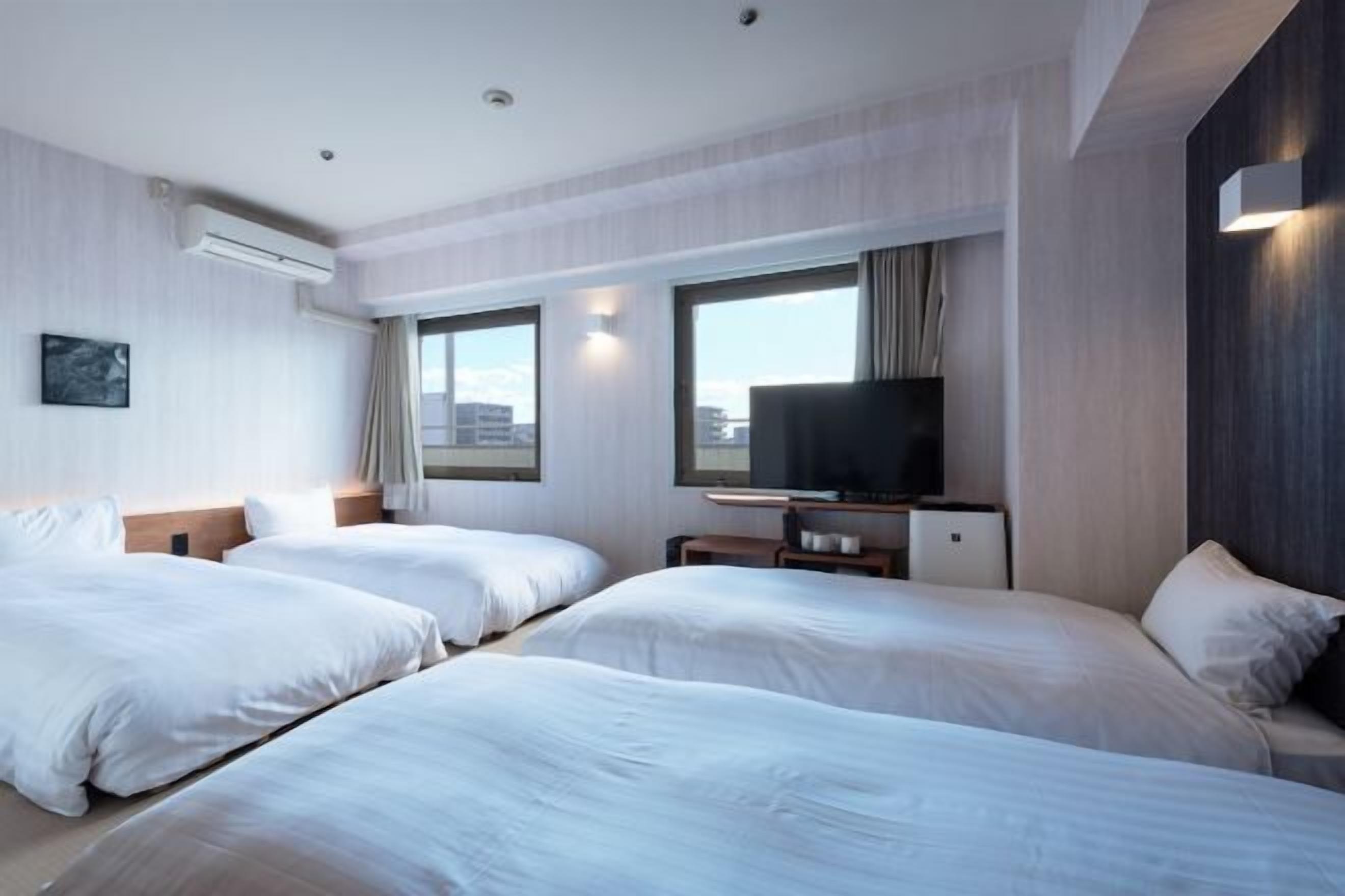 Caja de seguridad en la habitación, cortinas blackout y wifi gratis 