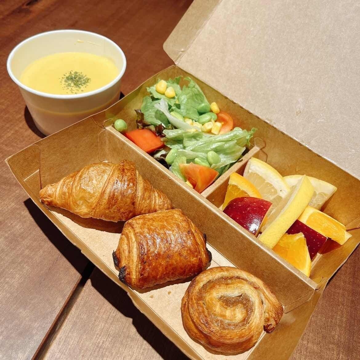 daily continental breakfast (jpy 700 per person)