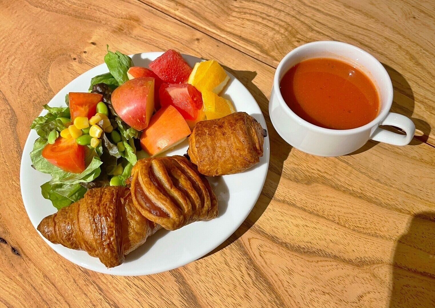 daily continental breakfast (jpy 700 per person)