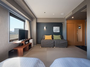Deluxe Twin Room | In-room safe, blackout drapes, free WiFi, bed sheets
