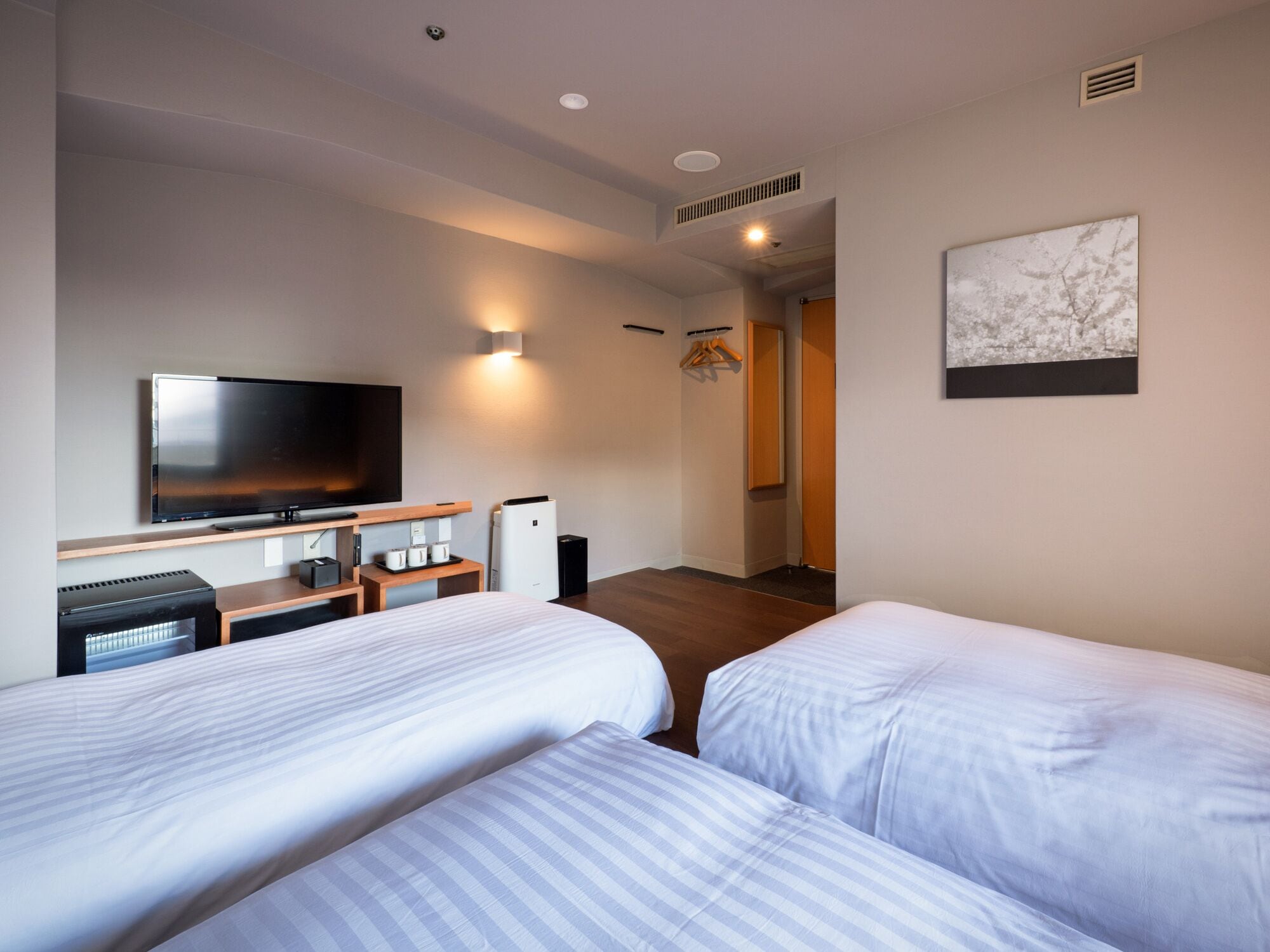 en triple | 1 bedroom, in-room safe, blackout curtains, free wifi