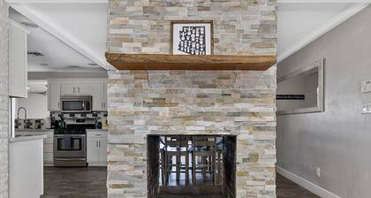 Pool, hot tub, game room -- Minutes to Old Town Scottsdale