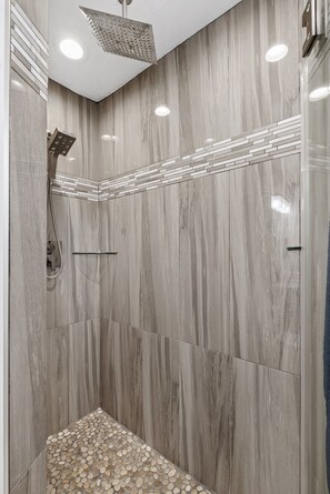 Combined shower/tub, hair dryer, towels, soap - Pool, hot tub, game room -- Minutes to Old Town Scottsdale (Scottsdale)